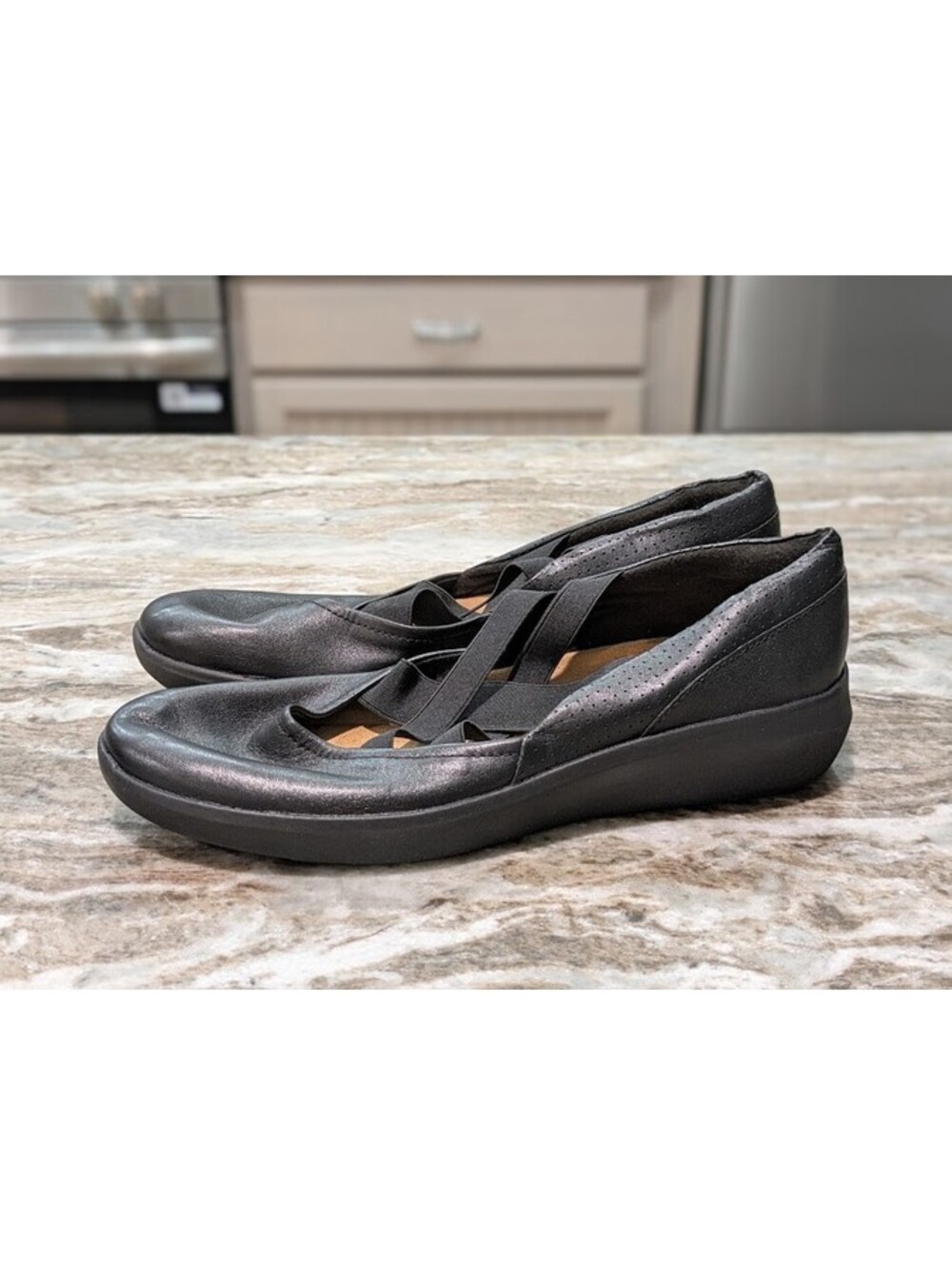 Clarks Collection Black Leather Slip‑On Shoes Size 11M GUC - Picture 3 of 8